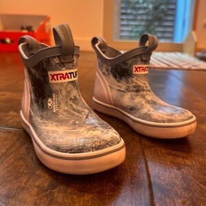XTRATUF ANKLE DECK BOOT - MOSSY OAK/COASTAL INSHORE Boots little Kids Size 10